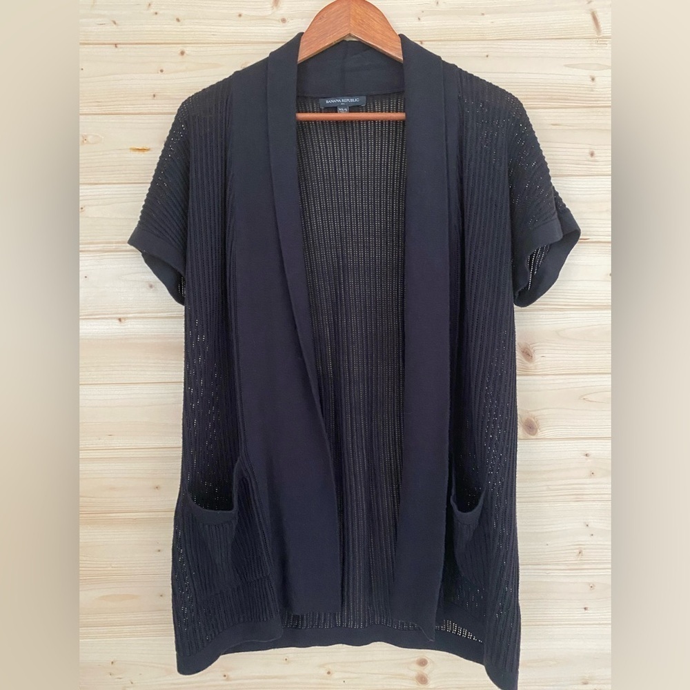 BANANA REPUBLIC Women’s XS/S Black Short Sleeve Front Pockets Cardigan Sweater